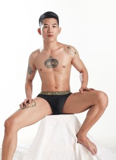 Kendo - masseur in Al Manama Photo 1 of 5