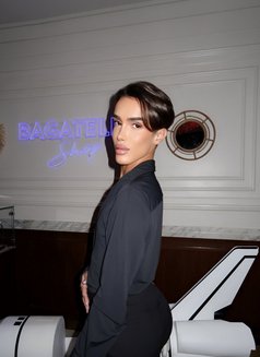 Kendoll - Male escort in London Photo 1 of 11