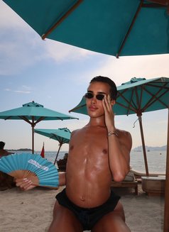 Kendoll - Male escort in London Photo 6 of 11