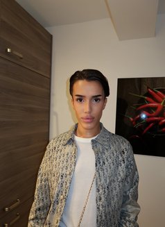 Kendoll - Male escort in London Photo 10 of 11