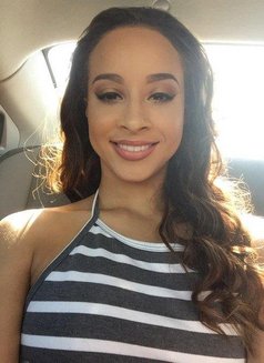 Kendra - escort in Paris Photo 2 of 2