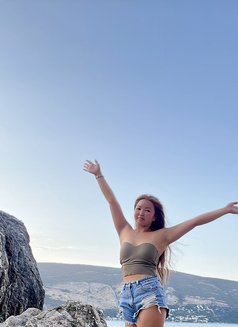 Kendra - puta in Abu Dhabi Photo 1 of 8