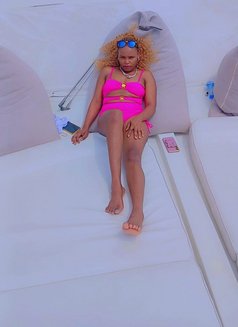 Kendra - escort in Beirut Photo 2 of 3