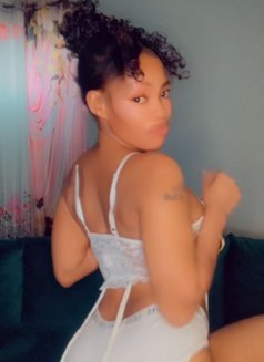 Kendra - puta in Bangalore Photo 1 of 2