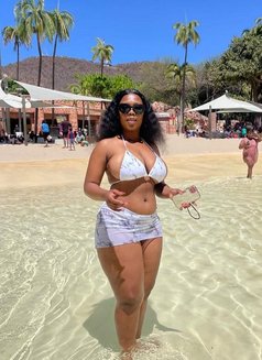 Kendra - puta in Doha Photo 3 of 4