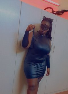 Kendraa - puta in Riyadh Photo 10 of 12