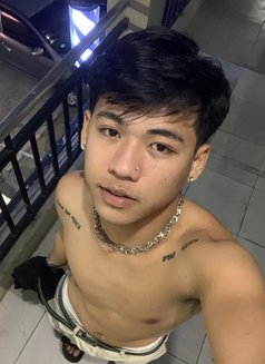 Kenji - Male escort in Manila Photo 5 of 15