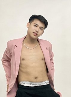 Kenji - Male escort in Manila Photo 10 of 15