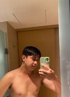 Kenji - Acompañantes masculino in Manila Photo 5 of 8