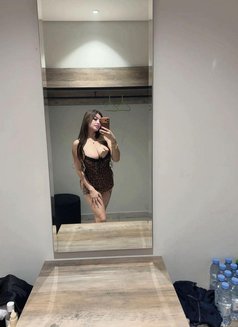 Kenly - escort in Al Manama Photo 4 of 4