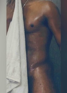 Kenn_Sensual King - Male escort in Nakuru Photo 1 of 2