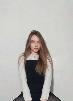 Kenna - puta in Dubai Photo 6 of 7