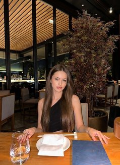 Kenna - escort in Dubai Photo 4 of 5