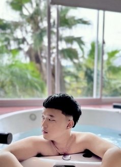 Kenneth - Male escort in Bandung Photo 1 of 5