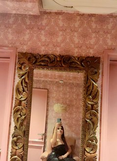 Kenny - Transsexual escort in New Delhi Photo 12 of 14