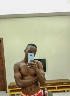 KENNY LEE 🇰🇪🇹🇿 - masseur in Nairobi Photo 4 of 5