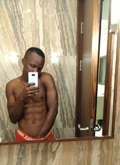 KENNY LEE 🇰🇪🇹🇿 - masseur in Nairobi Photo 5 of 5