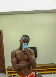 KENNY LEE 🇰🇪🇹🇿 - masseur in Nairobi Photo 1 of 5