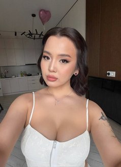 Kennya - escort in Dubai Photo 4 of 10