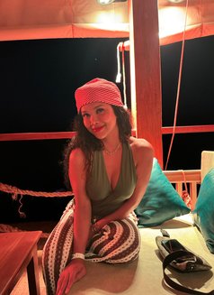 Kent - Transsexual escort in Al Manama Photo 1 of 13