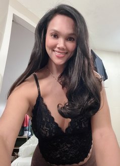 Kent - Transsexual escort in Al Manama Photo 10 of 13