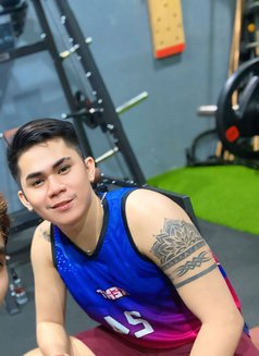 Kentlee - Male escort in Manila Photo 2 of 5