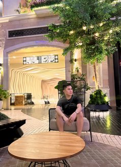 Kentlee - Male escort in Manila Photo 3 of 5