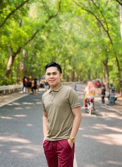 Kentlee - Male escort in Manila Photo 4 of 5