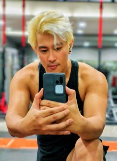 Kenuy - Male escort in Manila Photo 30 of 30