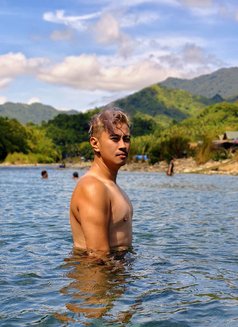 Kenuy - Male escort in Manila Photo 28 of 28