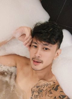 Kenuy - Male escort in Manila Photo 27 of 29