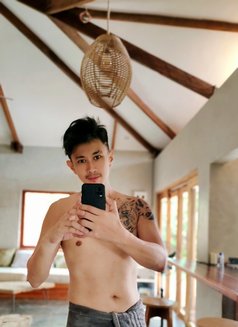 Kenuy - Male escort in Manila Photo 28 of 29