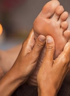 Kenyan Massage Therapist - masseuse in Doha Photo 5 of 5
