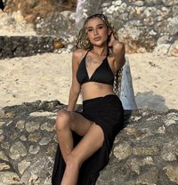 Kenza hot service - puta in Bali