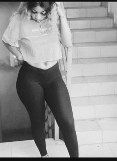 Kenza - escort in Abu Dhabi Photo 2 of 4