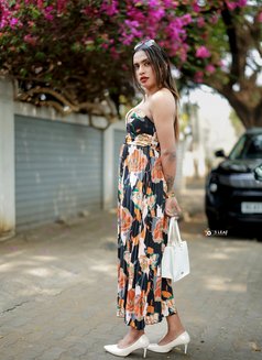 Kerala Celeb Shemale with GF experience - Transsexual escort in Bangalore Photo 6 of 7