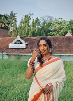 Kerala Celeb Shemale with GF experience - Transsexual escort in Bangalore Photo 6 of 7