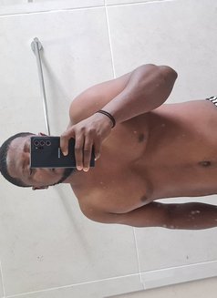 Kerem - Acompañantes masculino in Accra Photo 2 of 5