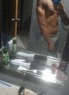 Keshan Colombo Male Escort - Male escort in Colombo Photo 1 of 3