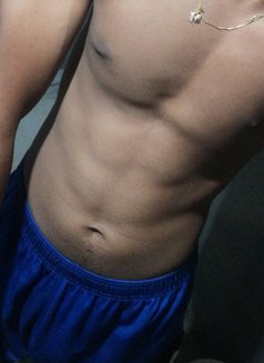 Keshan Colombo Male Escort - Male escort in Colombo Photo 2 of 3