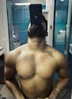 Keshan - Male escort in Dubai Photo 1 of 5