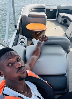 Kevin 2307 - Masajista in Accra Photo 5 of 13