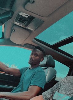 Kevin 2307 - Masajista in Accra Photo 7 of 13