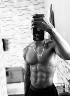 Kevin 2307 - Masajista in Accra Photo 13 of 13