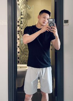 kevin - Masajista in Kuala Lumpur Photo 3 of 3