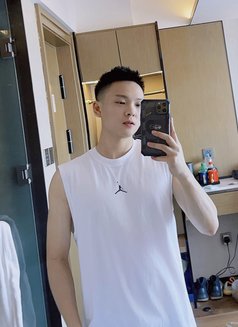 kevin - Masajista in Kuala Lumpur Photo 2 of 4