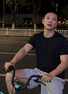 kevin - Masajista in Kuala Lumpur Photo 3 of 4