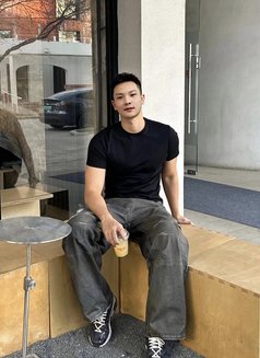 kevin - masseur in Shanghai Photo 3 of 3