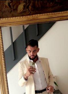 Kevin - Male escort in Dubai Photo 3 of 5