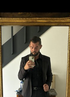 Kevin - Male escort in Dubai Photo 1 of 5